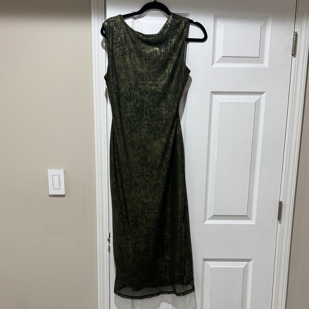 Sleeveless Green Shimmer Midi Dress